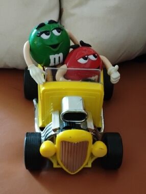 M&M'S Yellow Hot Rod Toy with Green and Red M&M Figures